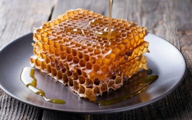 Plate with honeycomb and dripping honey