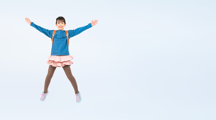 Aufkleber - ランドセルを背負ってジャンプする女子小学生（切り抜き背景透過PNGも販売しております。作成者リンクから「PNG」で検索してください）