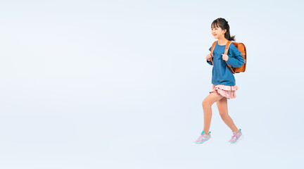 Aufkleber - ランドセルを背負ってジャンプする女子小学生（切り抜き背景透過PNGも販売しております。作成者リンクから「PNG」で検索してください）