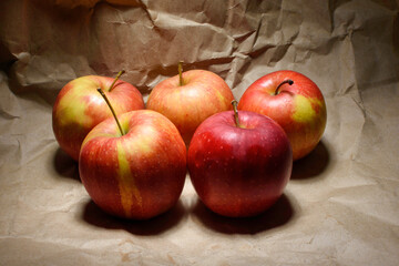 Canvas Print - red apples on wooden table