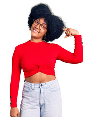 Poster - Young african american girl wearing casual clothes and glasses smiling pointing to head with one finger, great idea or thought, good memory