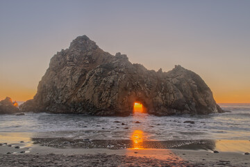 Poster - Pfeiffer Beach's Keyhole Arch Illuminated During Sunset