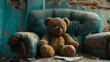 Verlassender Teddybär in einem verlassenem Haus