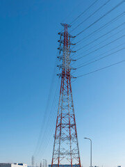 Poster - 都市の中に建つ送電塔