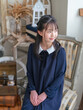 © metamorworks - 制服を着た女の子のポートレート