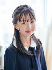 Poster - 制服を着た女の子のポートレート