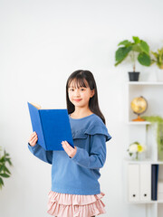 Poster - 本を読む女の子