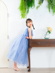 Poster - ドレスを着た女の子のポートレート
