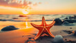Une étoile de mer sur le sable au coucher du soleil avec des vagues en arrière-plan.