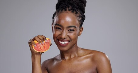 Canvas Print - Skincare, wellness and face of black woman with grapefruit for beauty, cosmetics or benefits in studio. Dermatology, spa and portrait of person with fruit for natural, healthy skin on gray background