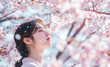 桜の木の下でお花見をする女性