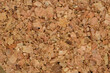 © Paweł Kacperek - Struktura drobnych brązowych kamyczków korka,  jasne brązowe tło