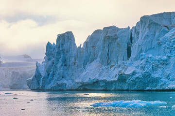 Canvas Print - View at a glacier by the sea in Svalbard island