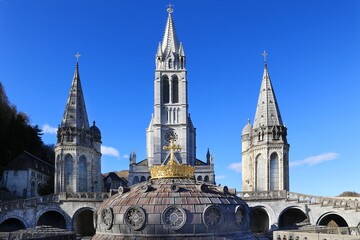 Sticker - Le Sanctuaire Notre-Dame de Lourdes, la Vierge de la Grotte de Lourdes, Bernadette de Soubirous, Hautes-Pyrénées France	