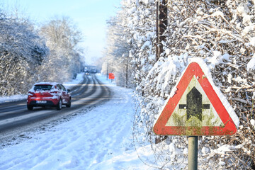 Poster - Circulation traffic Belgique neige verglas hiver auto voiture signalisation axe prioritaire