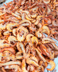 Poster - Red shrimp on a shelf in a market