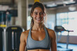 Wyrzeźbiona uśmiechnięta trenerka fitness w siłowni - portret - Sculpted smiling fitness trainer in gym - portrait - AI Generated
