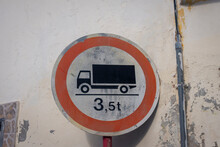 3,5 T Truck Street Sign On The Wall Of A Building, Weight Restriction.
