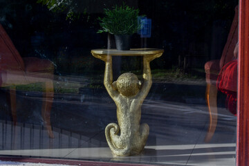 Canvas Print - Ceramic figurine in front of a window in a restaurant