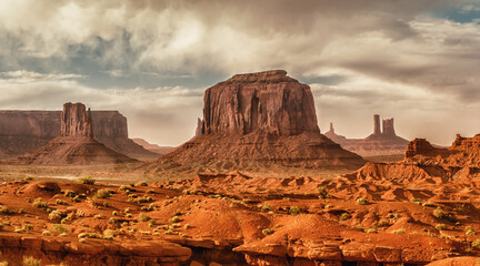 Wall Mural - amazing scenery in monument valley on the border between arizona and utah, united states