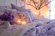 Bettwäsche und Flieder-Deko mit vielen Kerzen im Schlafzimmer. Romantische Einladung zur Liebeserklärung.