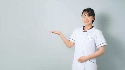 Aufkleber - 案内する白衣を着た女性