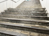 Fototapeta  - 駅構内の階段と手摺