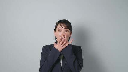 Aufkleber - びっくりするビジネススーツを着た女性