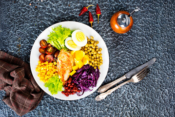 Canvas Print - buddah bowl with vegetables and chicken breast