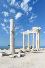 Poster - Awesome ruins of the Temple of Apollo in Side, Turkey