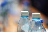 Fototapeta  - Plastikowa butelka z zakrętką na wodę mineralną.