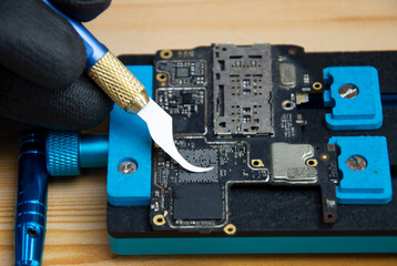 Fototapete - Technician is repairing Smartphone motherboard, circuit repair