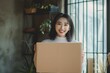 © Maki_Japan - 引っ越しで段ボールを持つ日本人女性（新生活・新居・進学・荷造り・荷物）