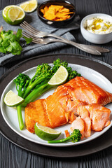 Canvas Print - hot smoked salmon with cooked broccoli and lime