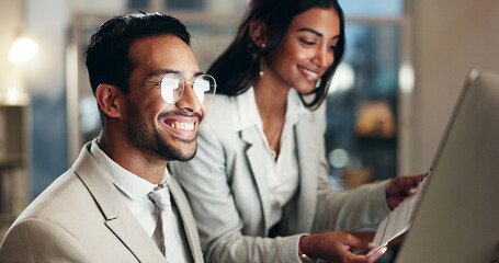 Aufkleber - Computer, night or business people teamwork on office research, planning or cooperation on financial budget review. Reading, report or finance team collaboration, smile and nodding for growth success