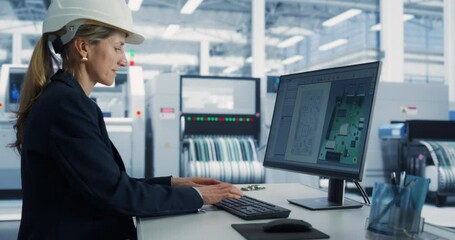 Aufkleber - Electronics Factory Office: Portrait of Caucasian Female Engineer Wearing Hardhat and Working on Desktop Computer, Developing Industrial Microchips, Semiconductors For Artificial Intelligence Devices