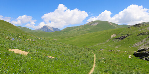 Poster - Randonnée sur le plateau d'Emparis ,plateau situé à plus de 2 000 m d'altitude sur les départements français de l'Isère et des Hautes-Alpes dans le massif des Arves dans les Alpes françaises.