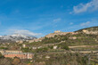 Vista del borgo di Petralia Soprana tra le cime innevate delle Madonie, Sicilia