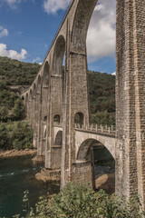 Poster - Viaduc de Cize-Bolozon en période de basses eaux depuis Bolozon, Bugey, Ain, France