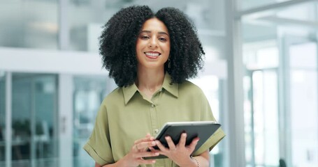 Fototapete - Businesswoman, tablet and face for networking in office, online research and scrolling on internet. Black female person, communication and laughing for humor in notification, plan and web in portrait