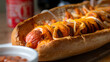 Hot-Dog oder Bosna-Sandwich mit scharfer Sauce, Zwiebel und Curry als Close-up als Food-Truck-Angebot