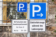 Verkehrsschilder: Parken erlaubt  