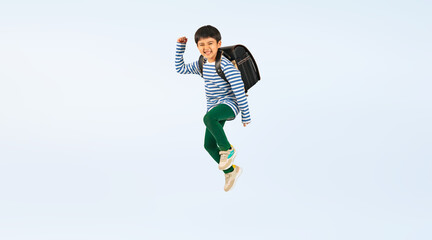 Poster - ランドセルを背負って笑顔でジャンプする小学生の男の子（切り抜き背景透過PNGも販売しております。作成者リンクから「PNG」で検索してください）