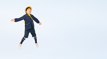 Poster - ジャンプする幼稚園児・保育園児の男の子（切り抜き背景透過PNGも販売しております。作成者リンクから「PNG」で検索してください）