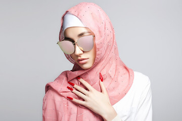 Wall Mural - beautiful islamic style young woman. beauty girl in hijab and sunglasses