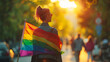corteo con bandiere arcobaleno, gay pride
