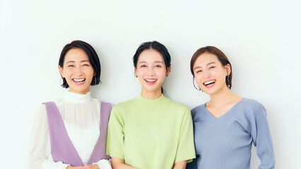 Poster - ナチュラルカラーファッションのミドル女性グループ