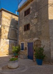 Wall Mural - An old house in the Stari Grad historic centre of the coastal town of Novi Vinodolski, Primorje-Gorski Kotar County, Croatia