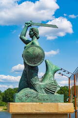 Canvas Print - Statue of Syrenka, the Warsaw Mermaid, at Vistula River bank in Warsaw, Poland