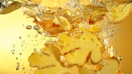 Fototapete - Freeze Motion of Ginger Slices Falling into Water.